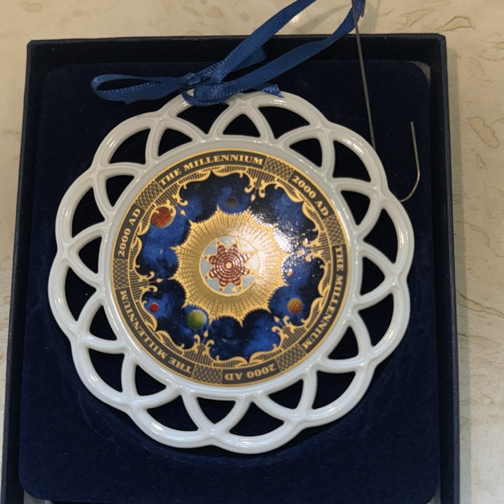 Royal Worcester Millenium ornament - Picture 2 of 3